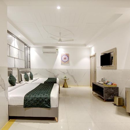 Hotel Delhi 37 By Star Group Near Delhi Airport نيودلهي المظهر الخارجي الصورة