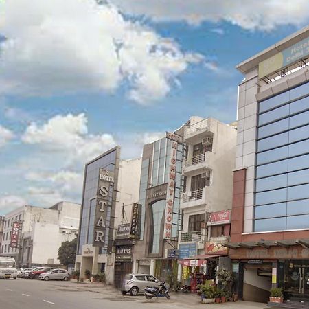 Hotel Delhi 37 By Star Group Near Delhi Airport نيودلهي المظهر الخارجي الصورة