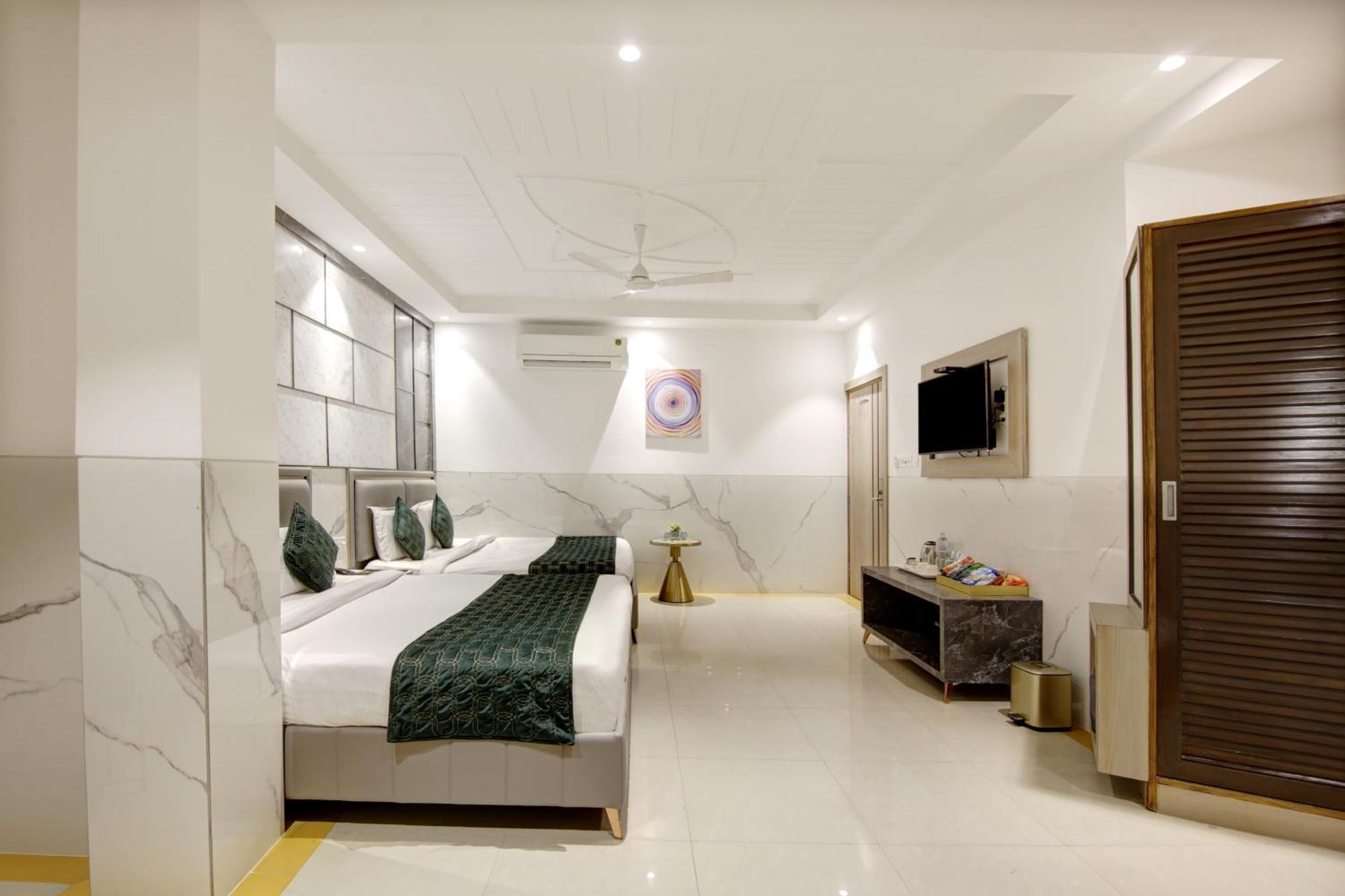 Hotel Delhi 37 By Star Group Near Delhi Airport نيودلهي المظهر الخارجي الصورة