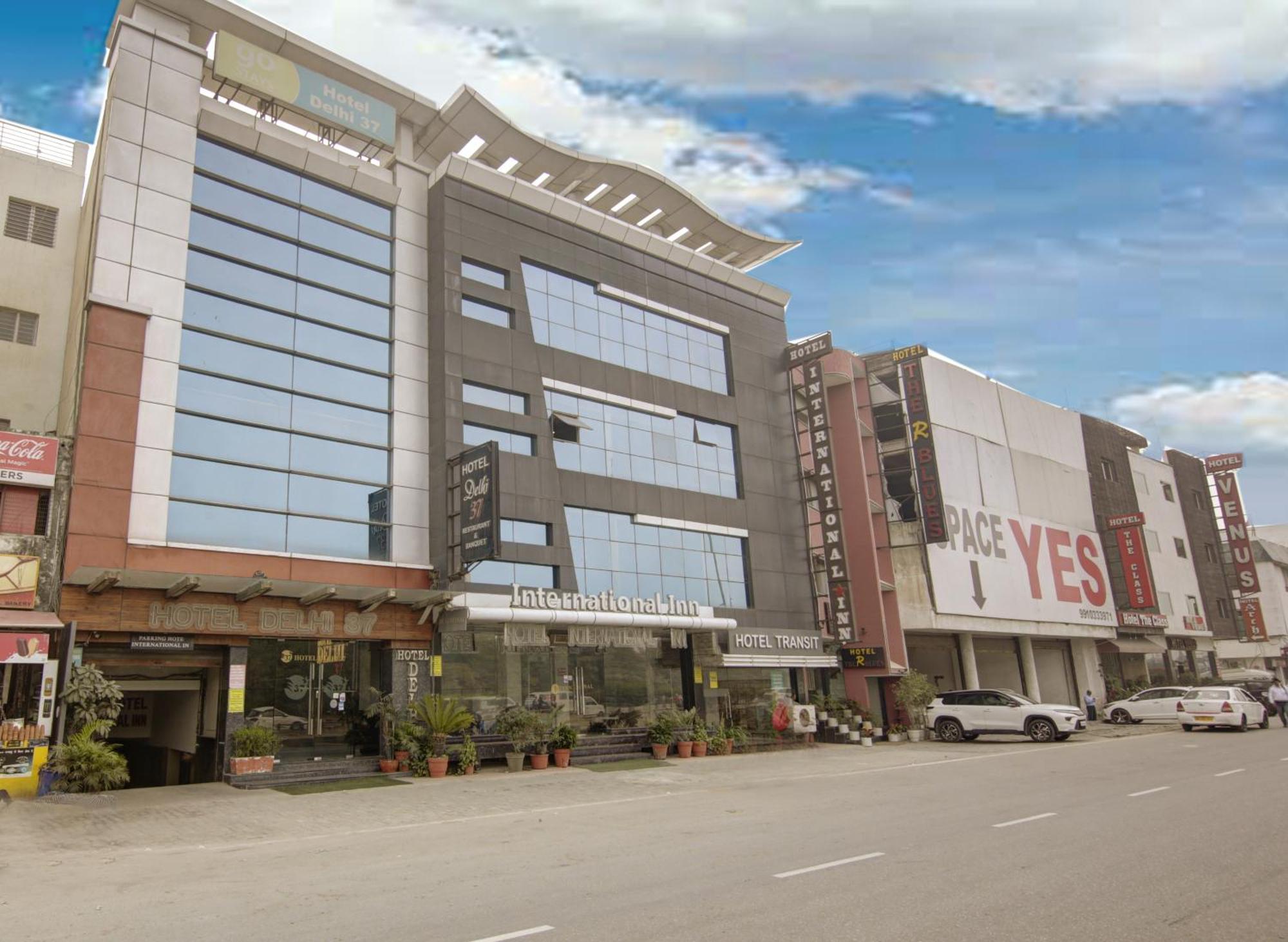 Hotel Delhi 37 By Star Group Near Delhi Airport نيودلهي المظهر الخارجي الصورة